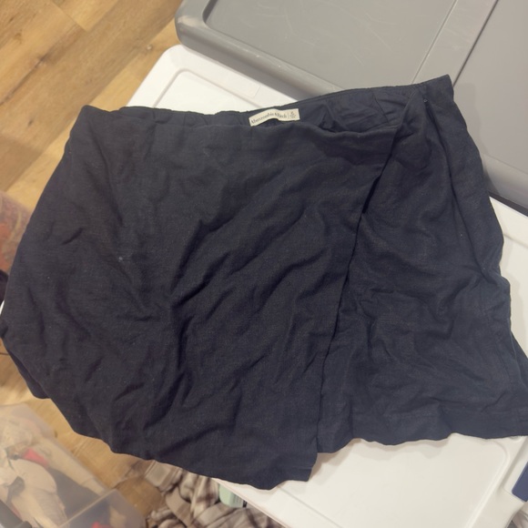 The Scarlett linen blend mini skirt - Picture 2 of 4